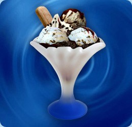 stracciatella ice cream (2 scoops), cookies ice cream (1 scoop), pieces of chocolate, topping: chocolate, cream, sweet biscuit